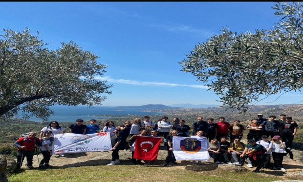 MUĞLA ZİRVE  DAĞCILIK REHBERLİĞİNDE GENÇLER DOĞA VE TARİH İLE BULUŞTU